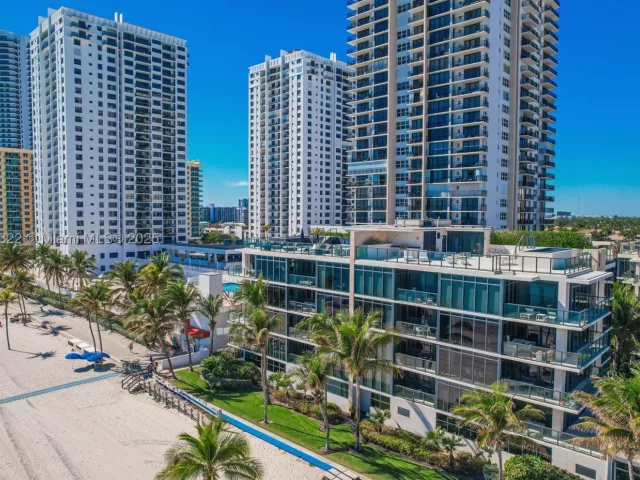3-bedroom condo for sale in Hollywood - 2205 S Surf Rd 4A - MondialRealty