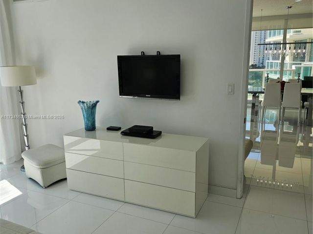 Apartment for sale  Unit #1-1001 - photo 5657453