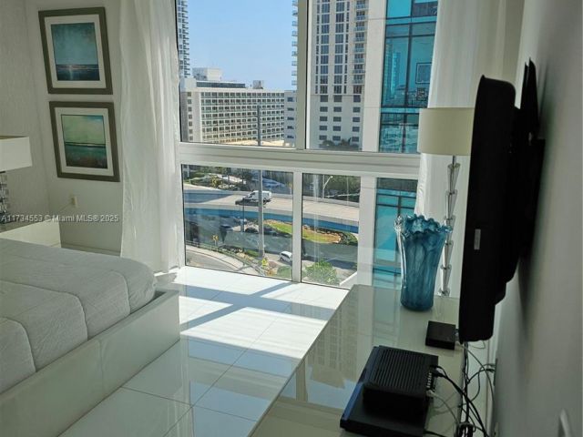 Apartment for sale  Unit #1-1001 - photo 5657454