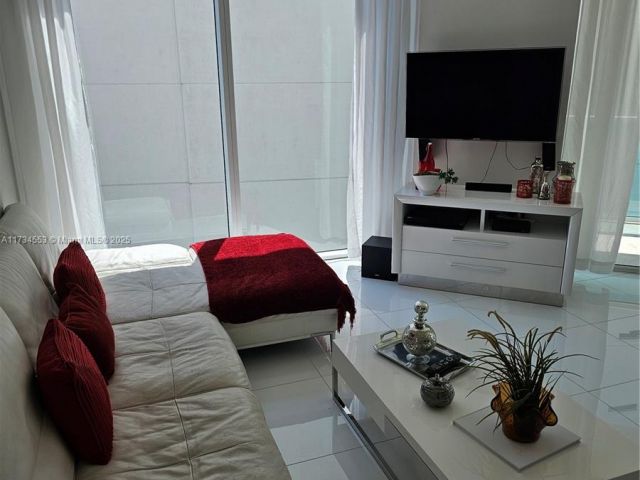 Apartment for sale  Unit #1-1001 - photo 5657456