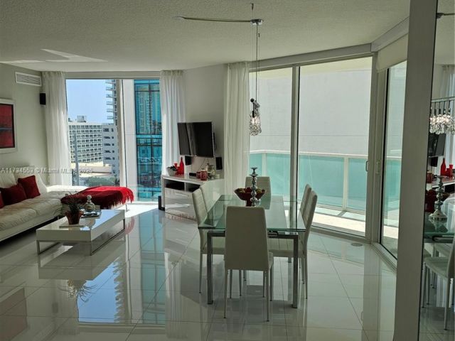 Apartment for sale  Unit #1-1001 - photo 5657462