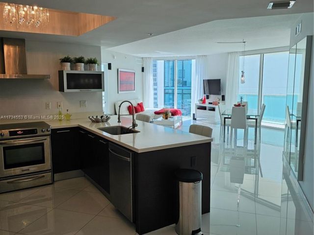 Apartment for sale  Unit #1-1001 - photo 5657466