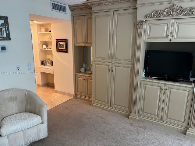 Apartment for sale  Unit #17J - photo 5577953