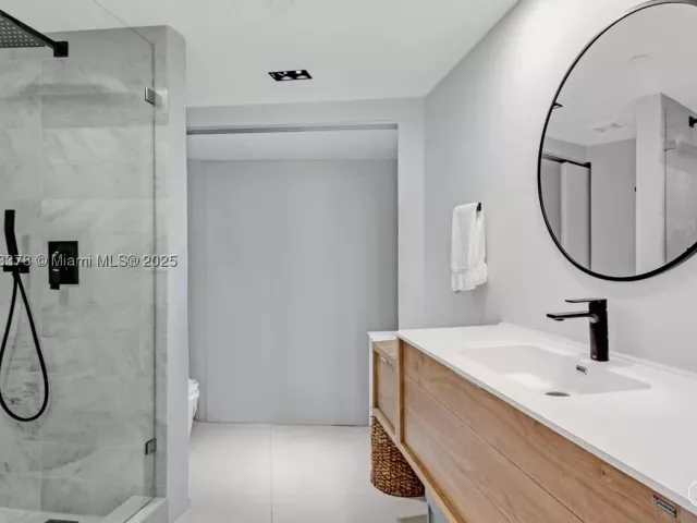 3-bedroom condo for sale in Aventura - 1000 Island Blvd 2003 - MondialRealty