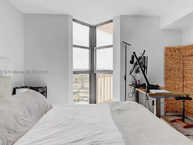 3-bedroom condo for sale in Aventura - 1000 Island Blvd 2003 - MondialRealty
