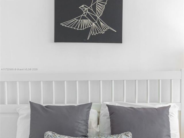 condo for rent in Miami Beach - 5445 Collins Ave 1623 - MondialRealty