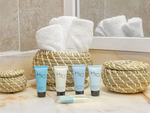 condo for rent in Miami Beach - 5445 Collins Ave 1623 - MondialRealty