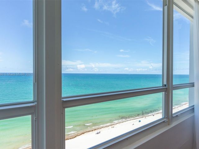 condo for rent in Miami Beach - 5445 Collins Ave 1623 - MondialRealty