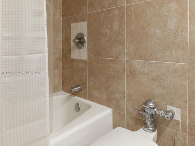 condo for rent in Miami Beach - 5445 Collins Ave 1623 - MondialRealty