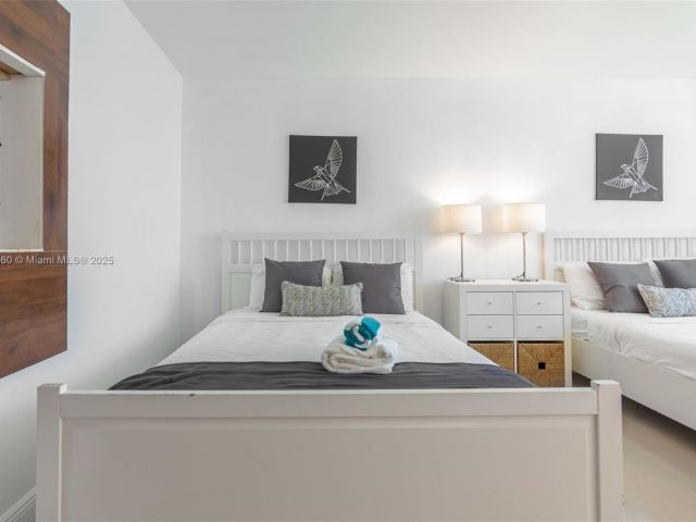 condo for rent in Miami Beach - 5445 Collins Ave 1623 - MondialRealty