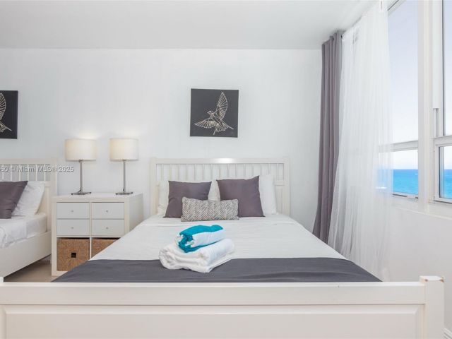 condo for rent in Miami Beach - 5445 Collins Ave 1623 - MondialRealty