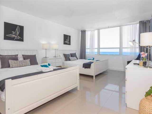 condo for rent in Miami Beach - 5445 Collins Ave 1623 - MondialRealty