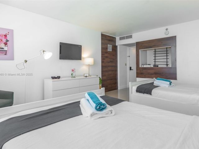 condo for rent in Miami Beach - 5445 Collins Ave 1623 - MondialRealty