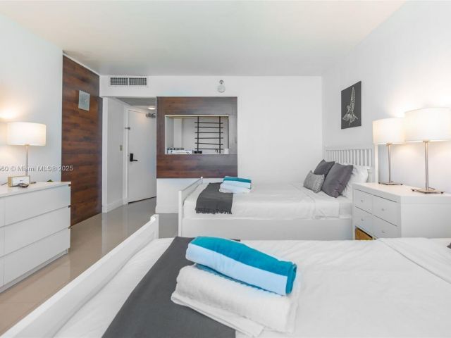 condo for rent in Miami Beach - 5445 Collins Ave 1623 - MondialRealty