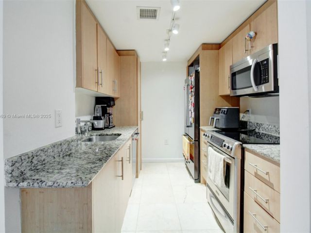 Apartment for sale  Unit #817 - photo 5583532