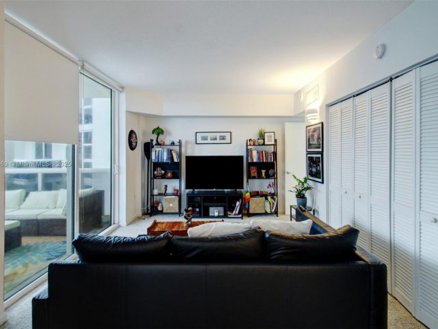 Apartment for sale  Unit #817 - photo 5583540