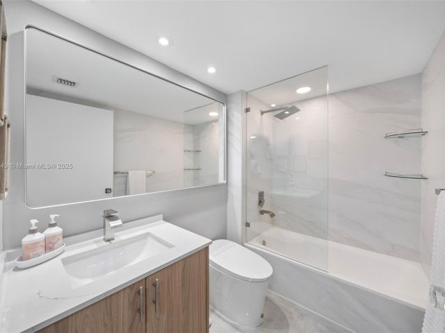 Apartment for sale  Unit #1004 - photo 6243759