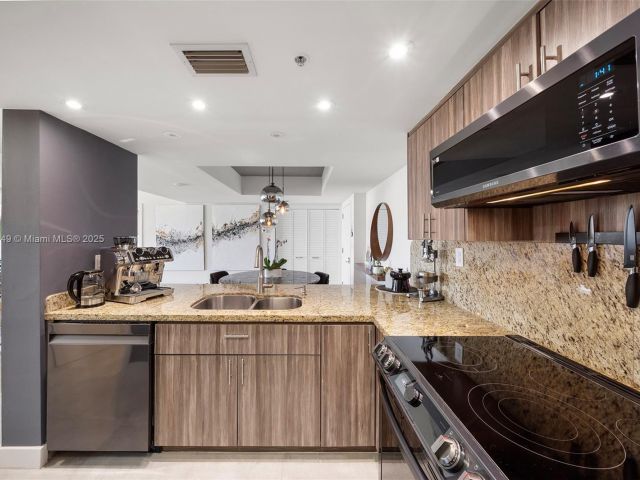 Apartment for sale  Unit #1004 - photo 6243762