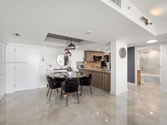 Apartment for sale  Unit #1004 - photo 6243764