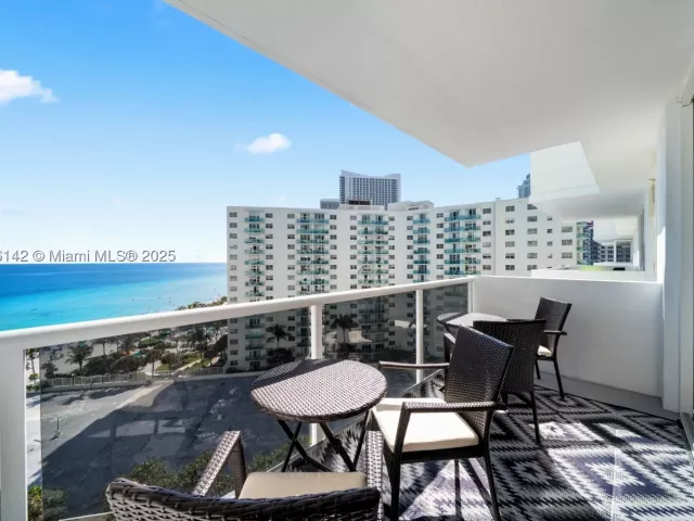 2-bedroom condo for rent in Hollywood - 3725 S Ocean Dr 1110 - MondialRealty