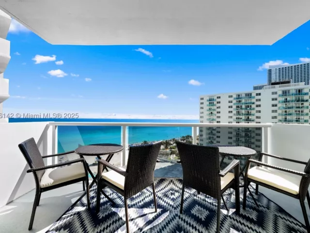 2-bedroom condo for rent in Hollywood - 3725 S Ocean Dr 1110 - MondialRealty