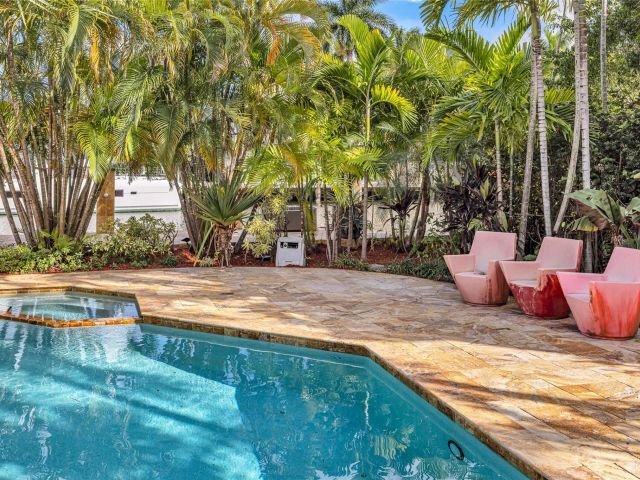 Home for sale at 18 Nurmi Dr - photo 5893132