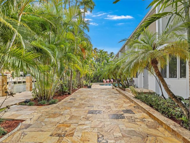 Home for sale at 18 Nurmi Dr - photo 5893139