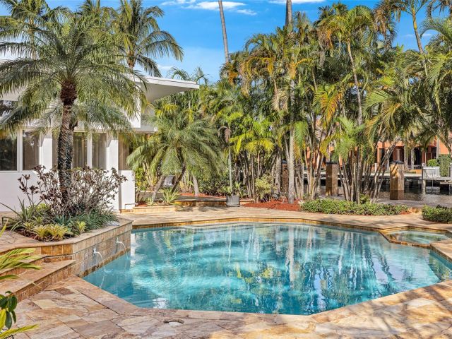 Home for sale at 18 Nurmi Dr - photo 5893145