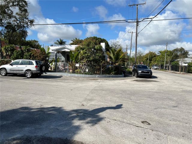 Home for sale at 6730 NE MIAMI PL - photo 6006871