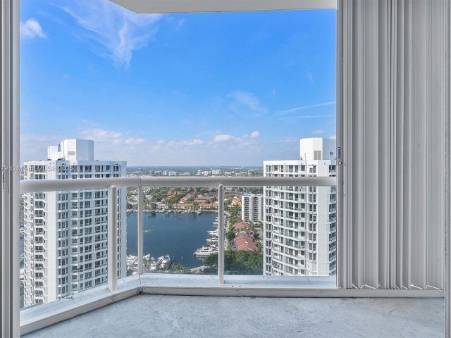 Apartment for sale  Unit #PH 3105 - photo 5682693