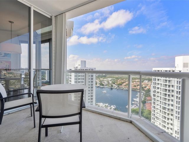 Apartment for sale  Unit #PH 3105 - photo 5682694