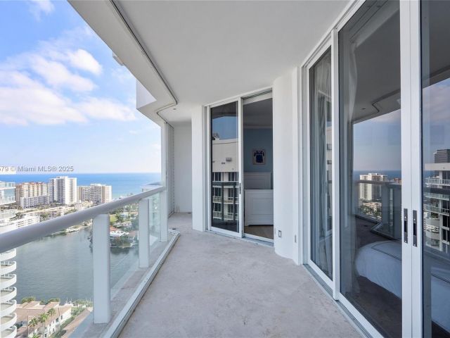 Apartment for sale  Unit #PH 3105 - photo 5682695