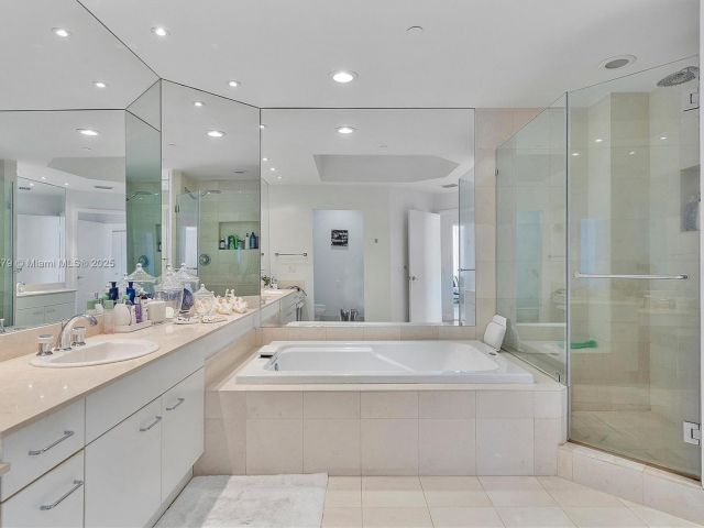 Apartment for sale  Unit #PH 3105 - photo 5682698