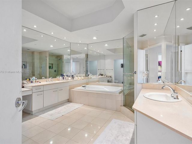 Apartment for sale  Unit #PH 3105 - photo 5682699