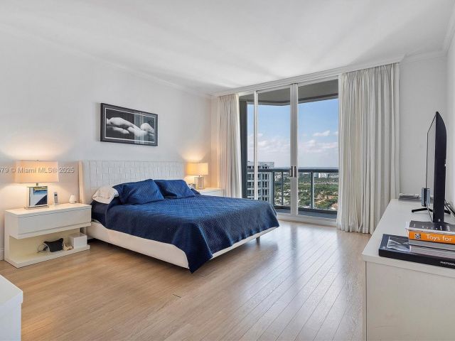 Apartment for sale  Unit #PH 3105 - photo 5682700