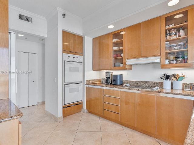 Apartment for sale  Unit #PH 3105 - photo 5682701