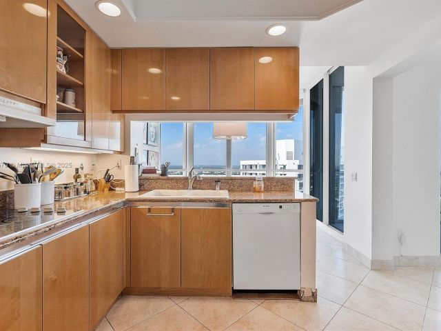 Apartment for sale  Unit #PH 3105 - photo 5682702