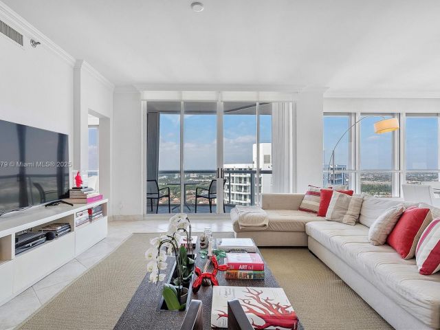 Apartment for sale  Unit #PH 3105 - photo 5682709