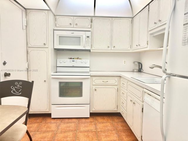 1-bedroom condo for sale in Hallandale Beach - 1965 S Ocean Dr 11N - MondialRealty
