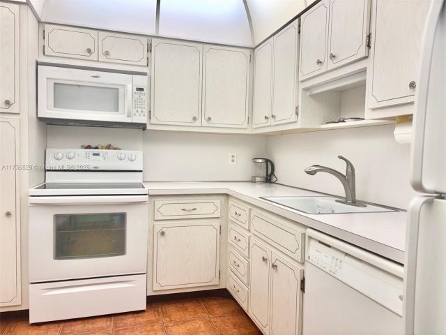 1-bedroom condo for sale in Hallandale Beach - 1965 S Ocean Dr 11N - MondialRealty