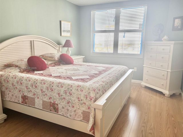1-bedroom condo for sale in Hallandale Beach - 1965 S Ocean Dr 11N - MondialRealty