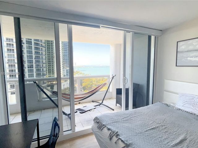 Apartment for rent  Unit #A-1951 - photo 5973183