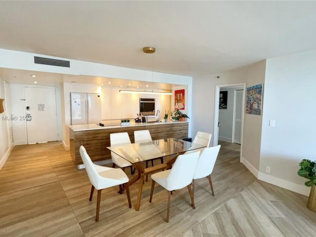 Apartment for rent  Unit #A-1951 - photo 5973194