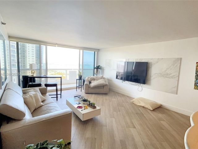 Apartment for rent  Unit #A-1951 - photo 5973195