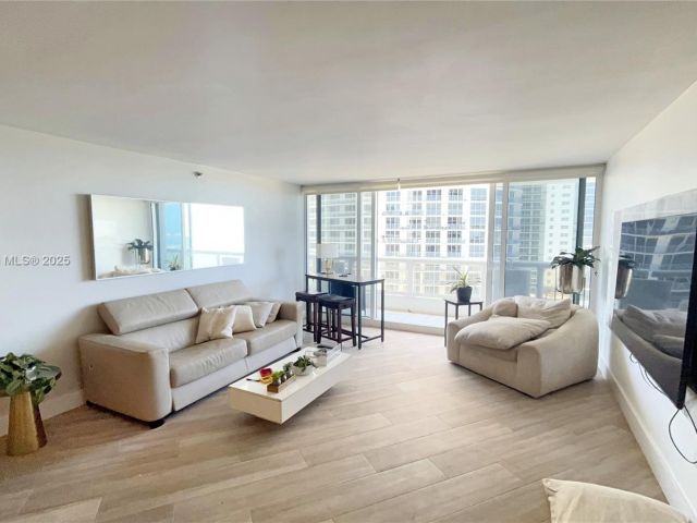 Apartment for rent  Unit #A-1951 - photo 5973196