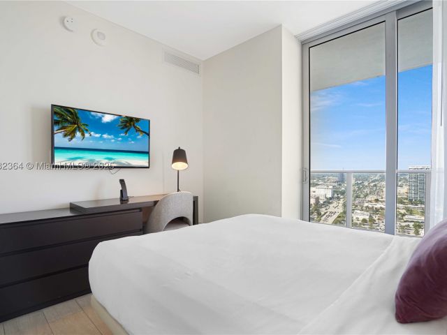 3-bedroom condo for sale in Hollywood - 4010 S Ocean Dr R2604 - MondialRealty