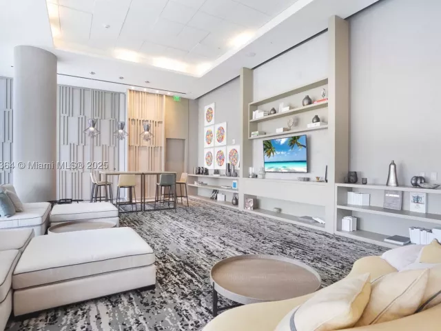 3-bedroom condo for sale in Hollywood - 4010 S Ocean Dr R2604 - MondialRealty