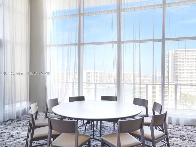3-bedroom condo for sale in Hollywood - 4010 S Ocean Dr R2604 - MondialRealty