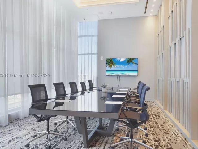 3-bedroom condo for sale in Hollywood - 4010 S Ocean Dr R2604 - MondialRealty