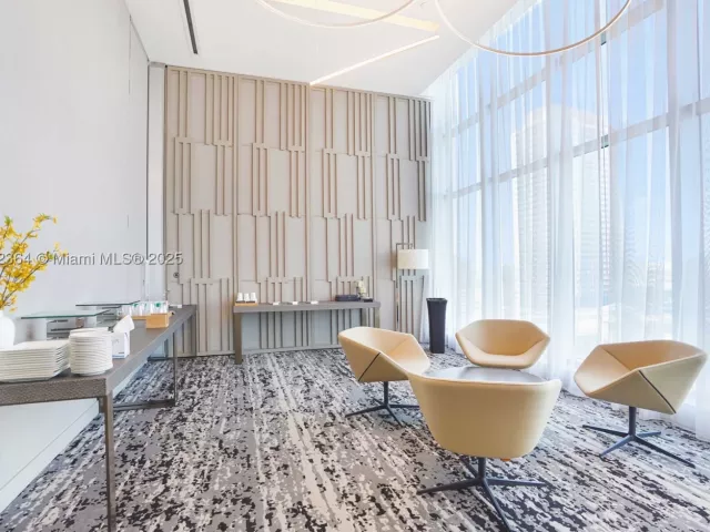 3-bedroom condo for sale in Hollywood - 4010 S Ocean Dr R2604 - MondialRealty